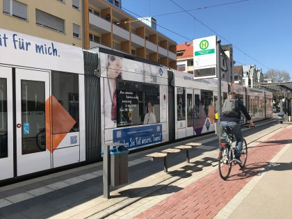 Bahnwerbung zur Personalgewinnung - Beispiel Klinikum Augsburg