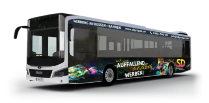 Bus mit Ganzwagenwerbung