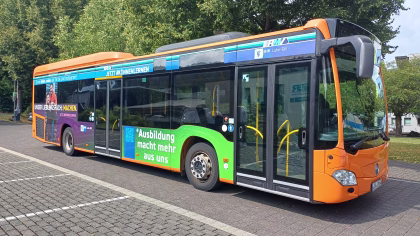 Einstiegsseite eines Werbebusses der IHK Lahn-Dill