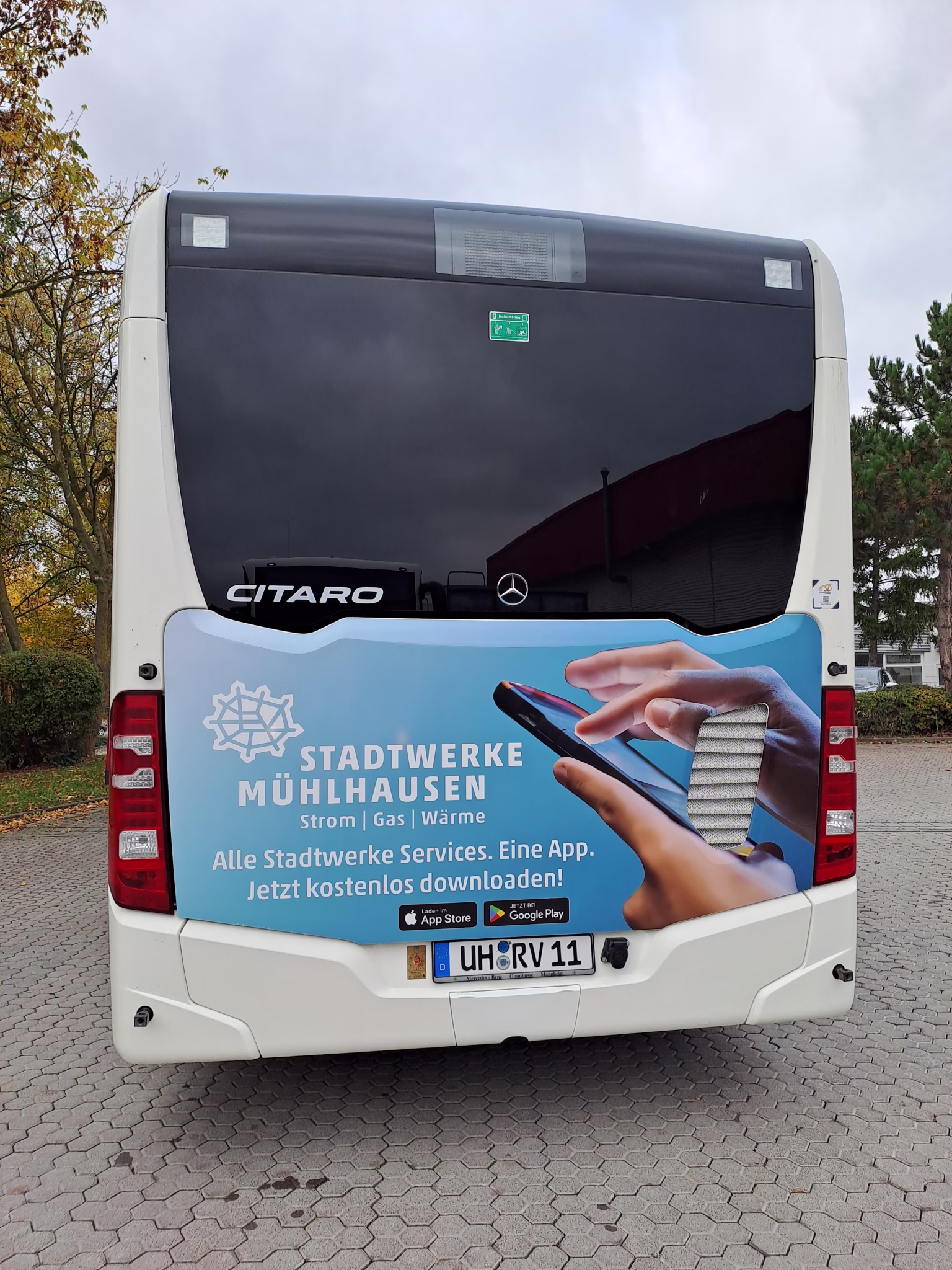 Heckansicht eines Werbebusses der Stadtwerke Mühlhausen