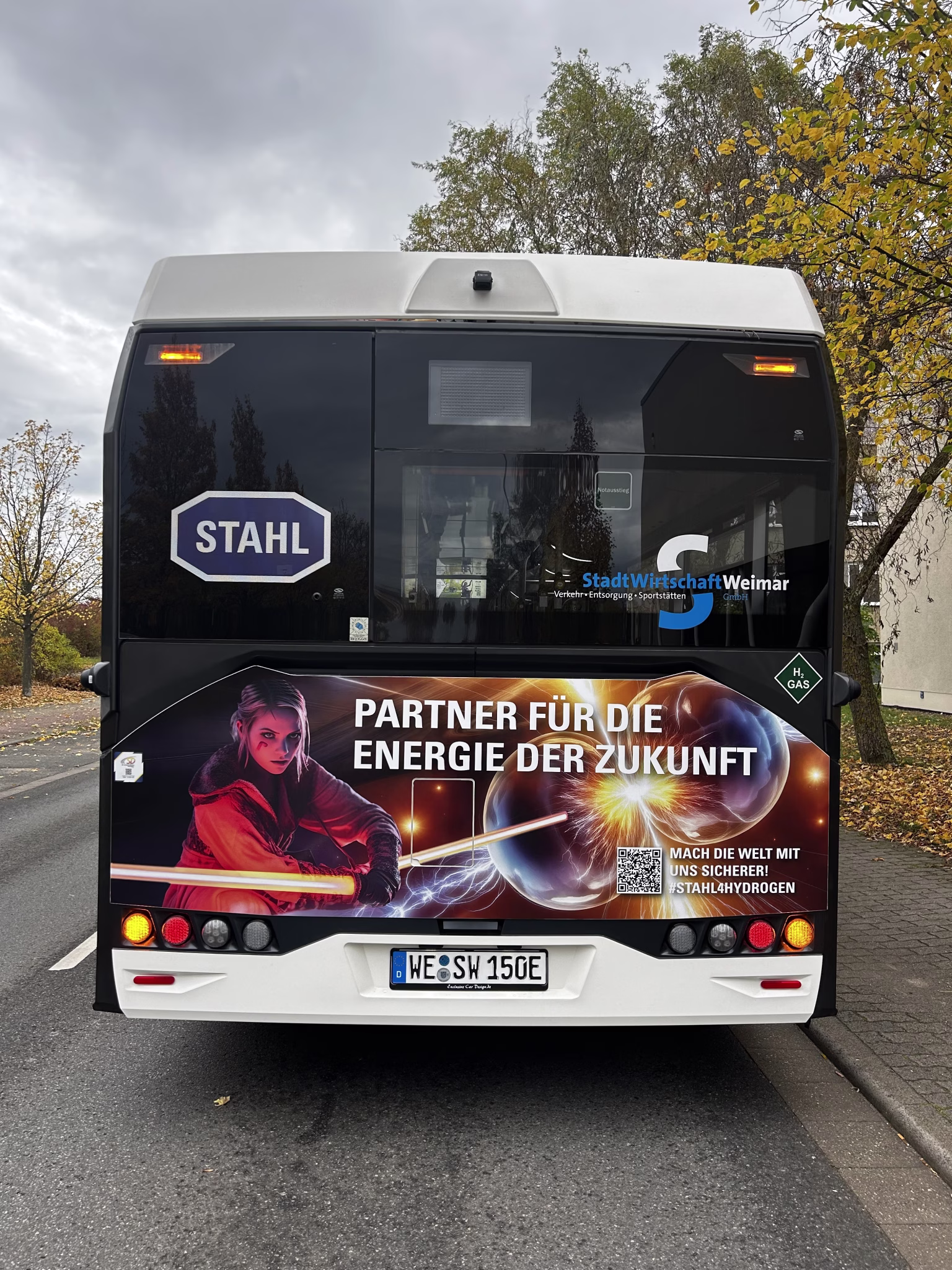 Heckansicht des Werbebusses der Firma R.Stahl