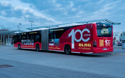 Seitenansicht des Werbebusses der DLRG Cuxhafen
