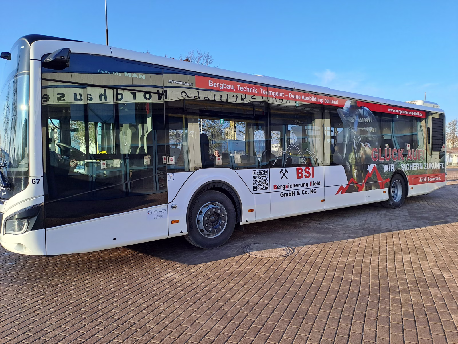 Außenansicht eines Werbebusses Bergsicherung Illfeld