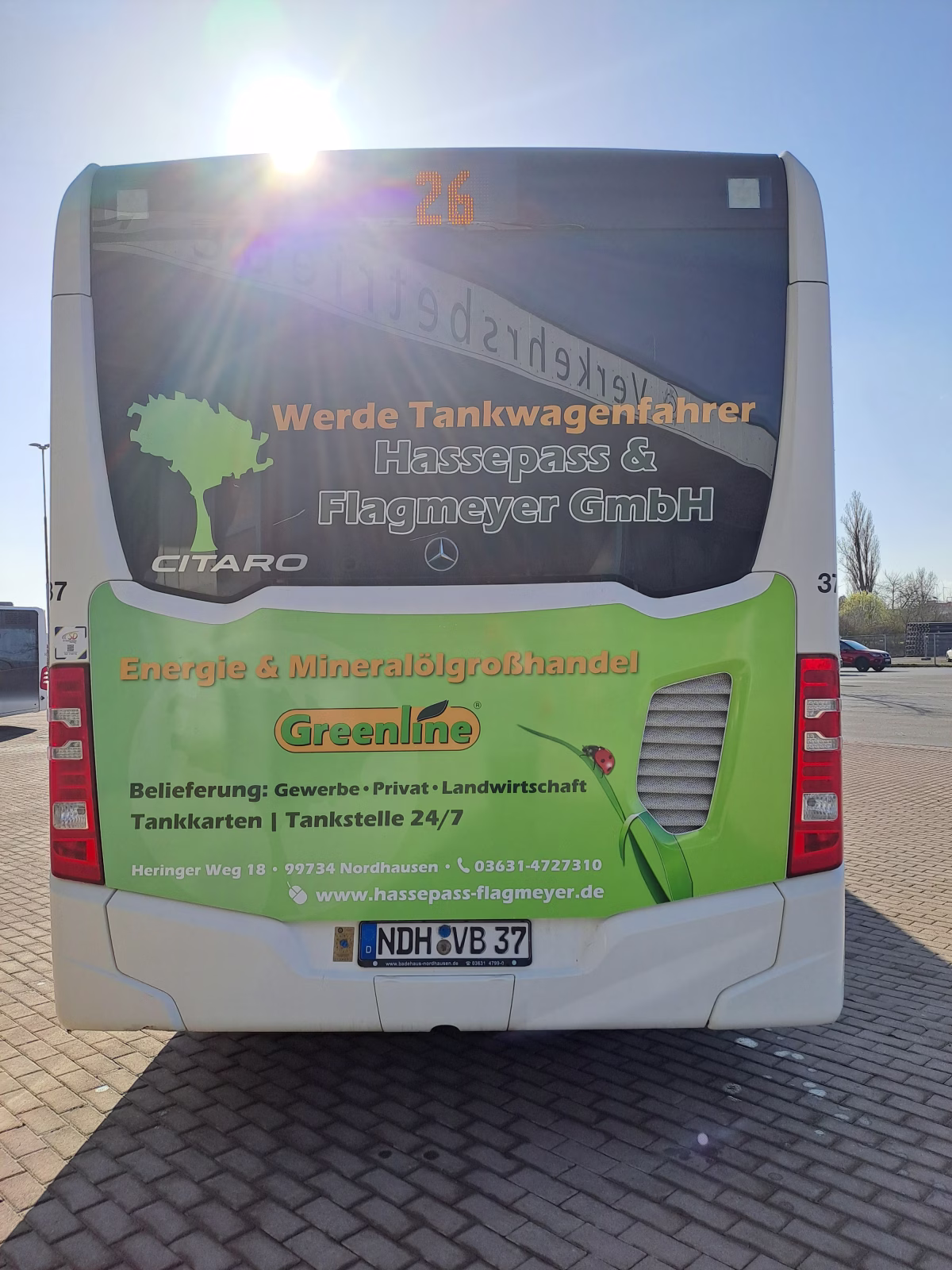 Heckansicht des Werbebusses der Firma Hassepass &Flagmeyer